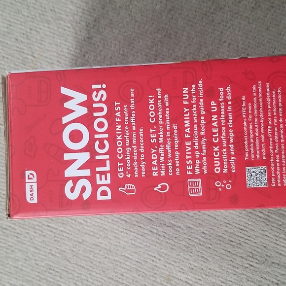 NEW! Dash Snowflake Mini Waffle Maker, Christmas Breakfast, Christmas Waffles - Picture 5 of 7